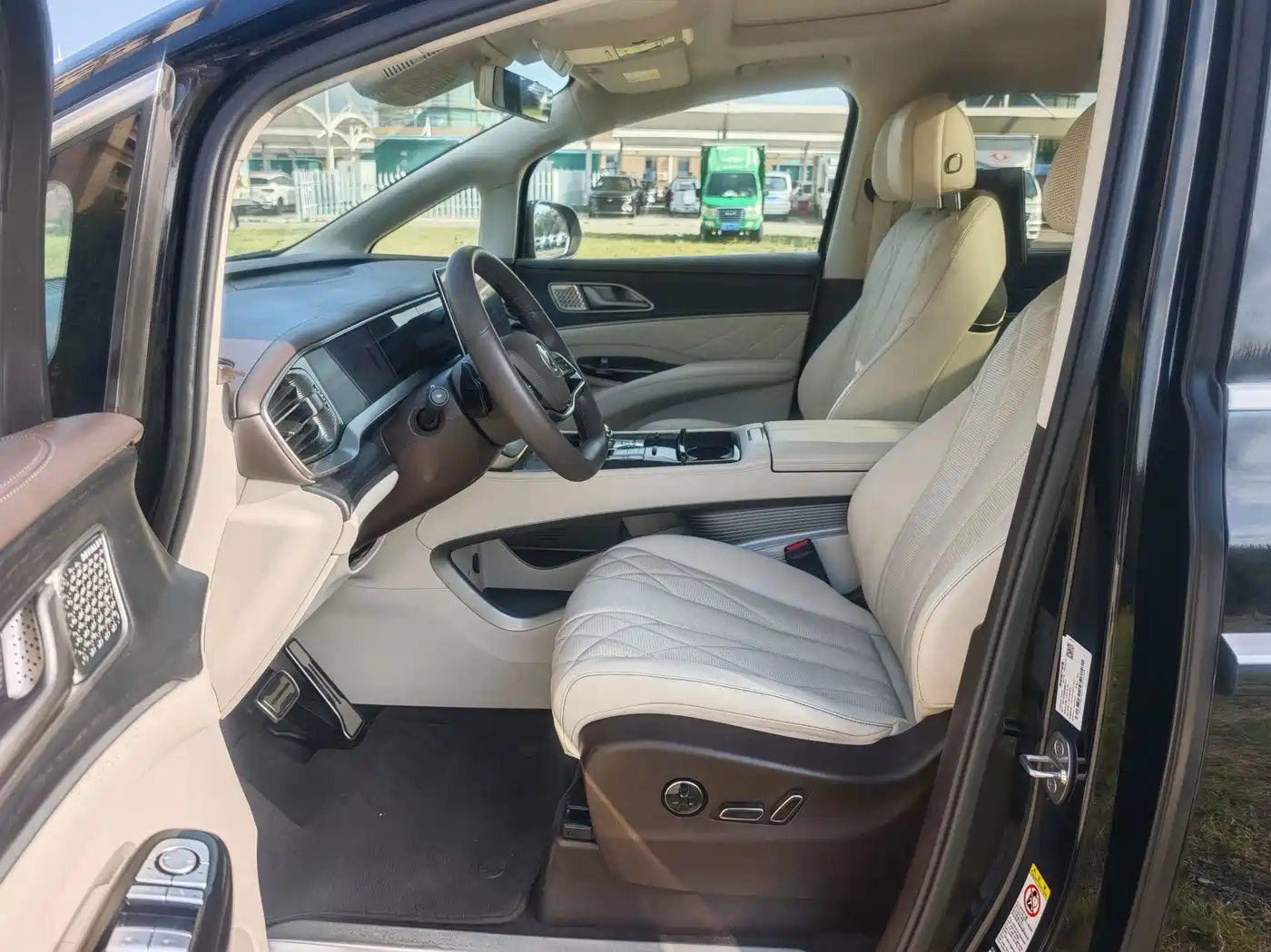 Denza D9 2025 2025 Model DM-i Smart Drive Edition 1020 AWD Flagship