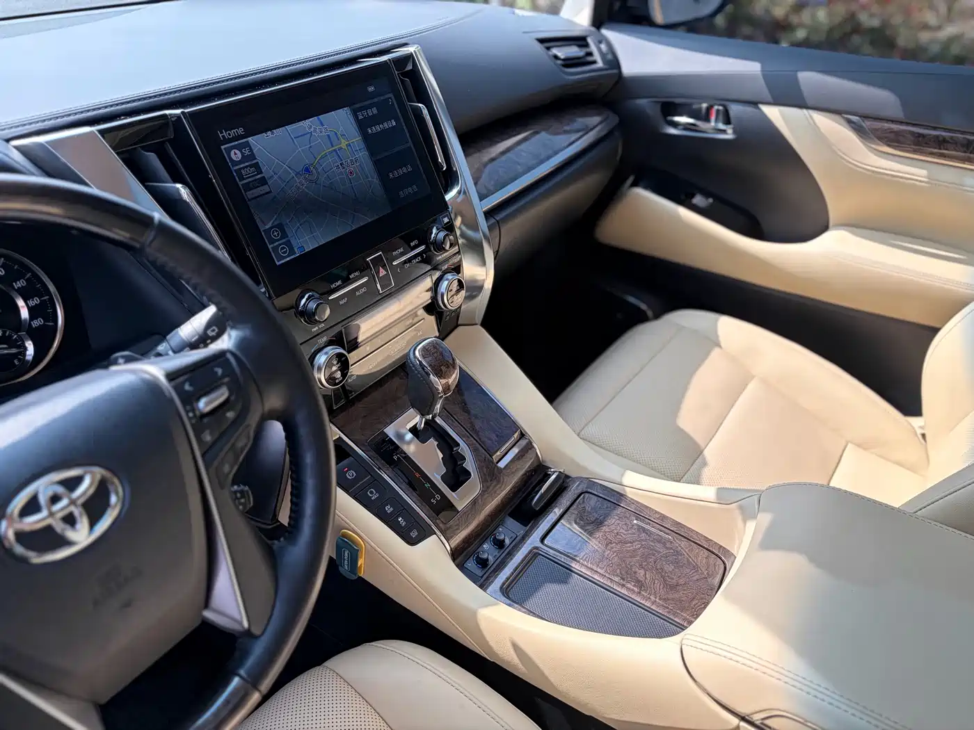 Toyota Alphard 2021 Hybrid 2.5L Ultimate фото 8