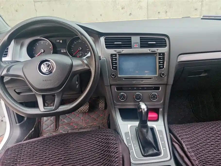 Volkswagen Golf 2015 1.6L Automatic Fashion фото 11