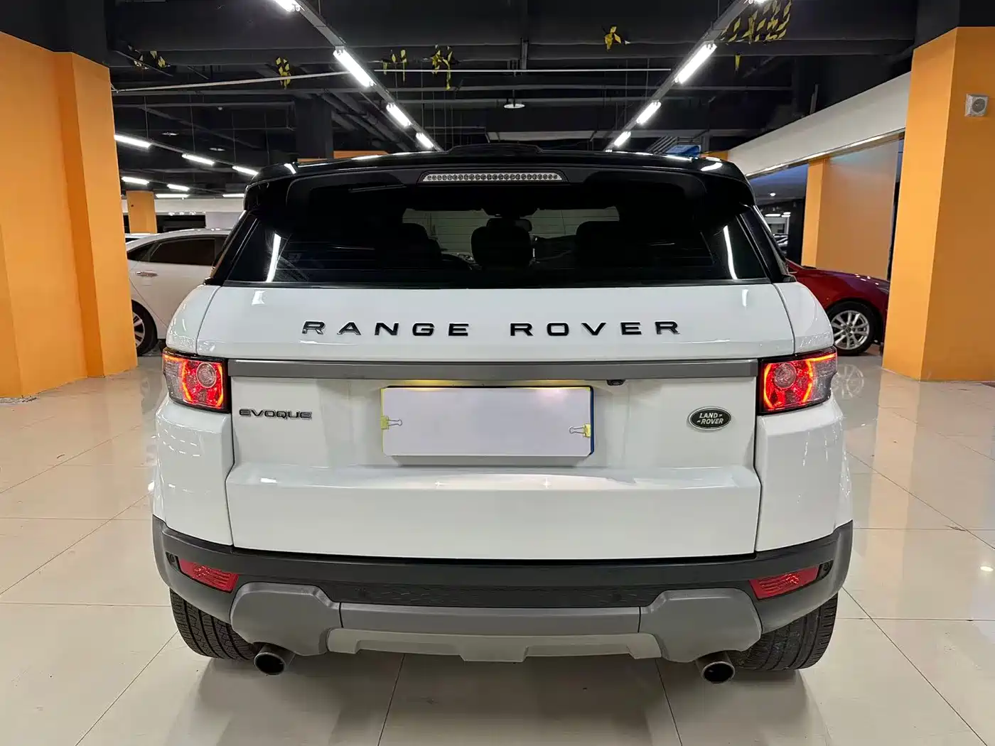 Land Rover Range Rover Evoque 2015 2.0T 5-Door Intelligent Edition фото 7