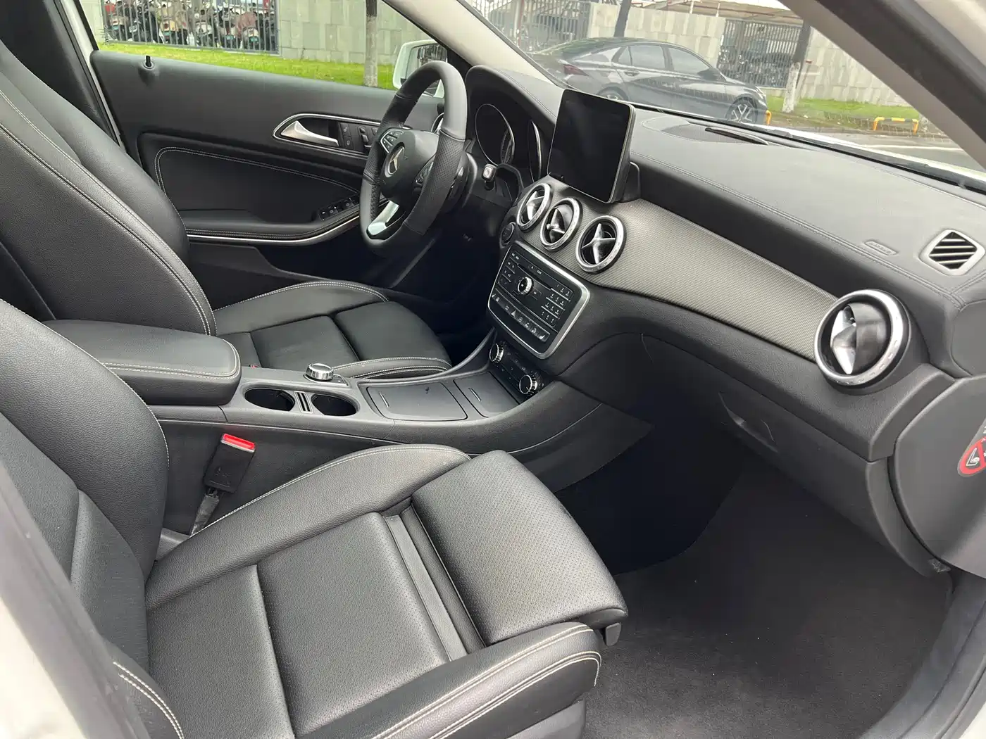 Mercedes-Benz GLA 2017 GLA 220 4MATIC Fashion фото 9