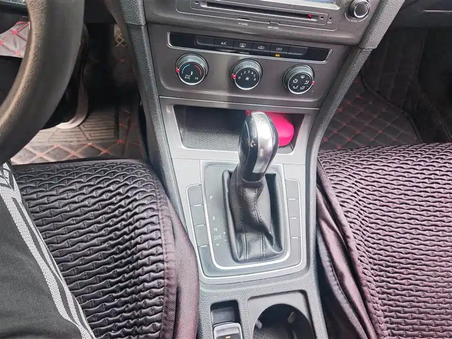 Volkswagen Golf 2015 1.6L Automatic Fashion фото 15