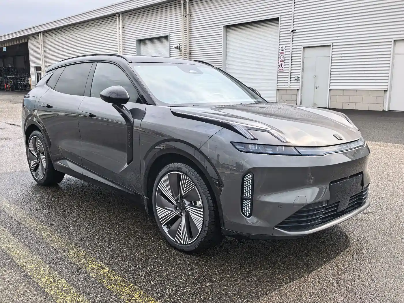Lynk & Co 08 EM-P 2023 220km 4WD Performance Halo фото 8
