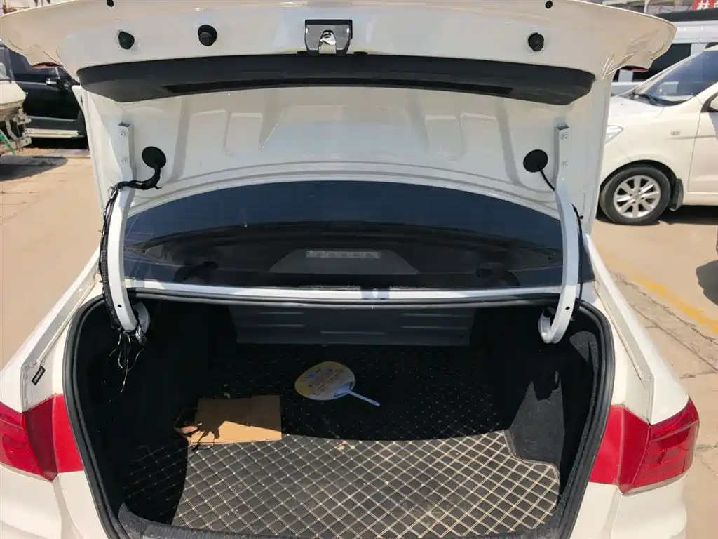 VOLKSWAGEN SANTANA