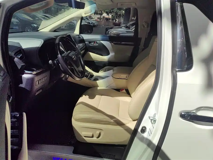 Toyota Vellfire 2021 Crown Hybrid 2.5L HV Premium Edition фото 9