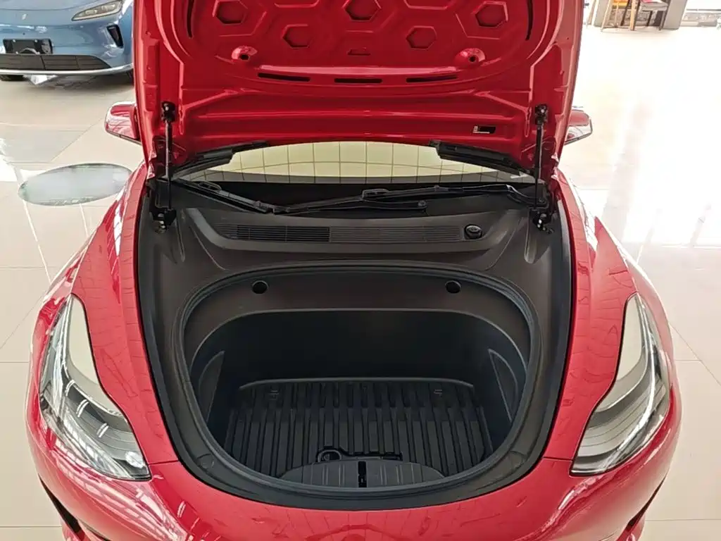 Фото 20 - Tesla Model 3