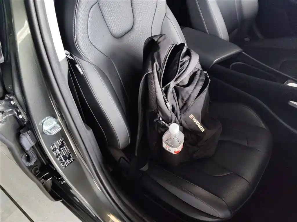 Hyundai Elantra 2023 Model 1.5L CVT LUX Premium Edition фото 4