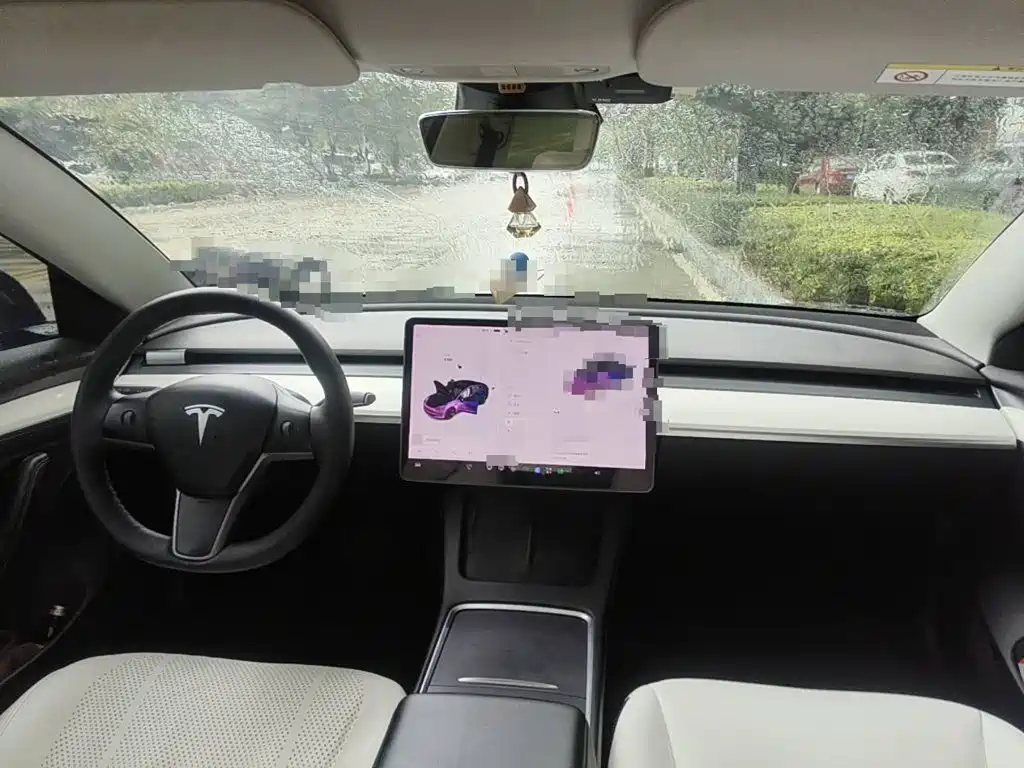 Фото 12 - Tesla Model 3