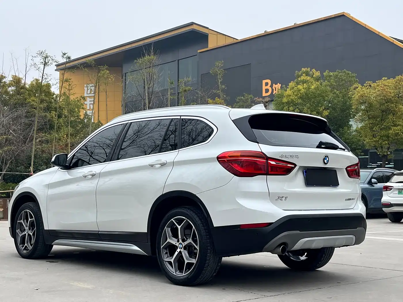 BMW X1 2019 sDrive18Li Premium Model фото 7