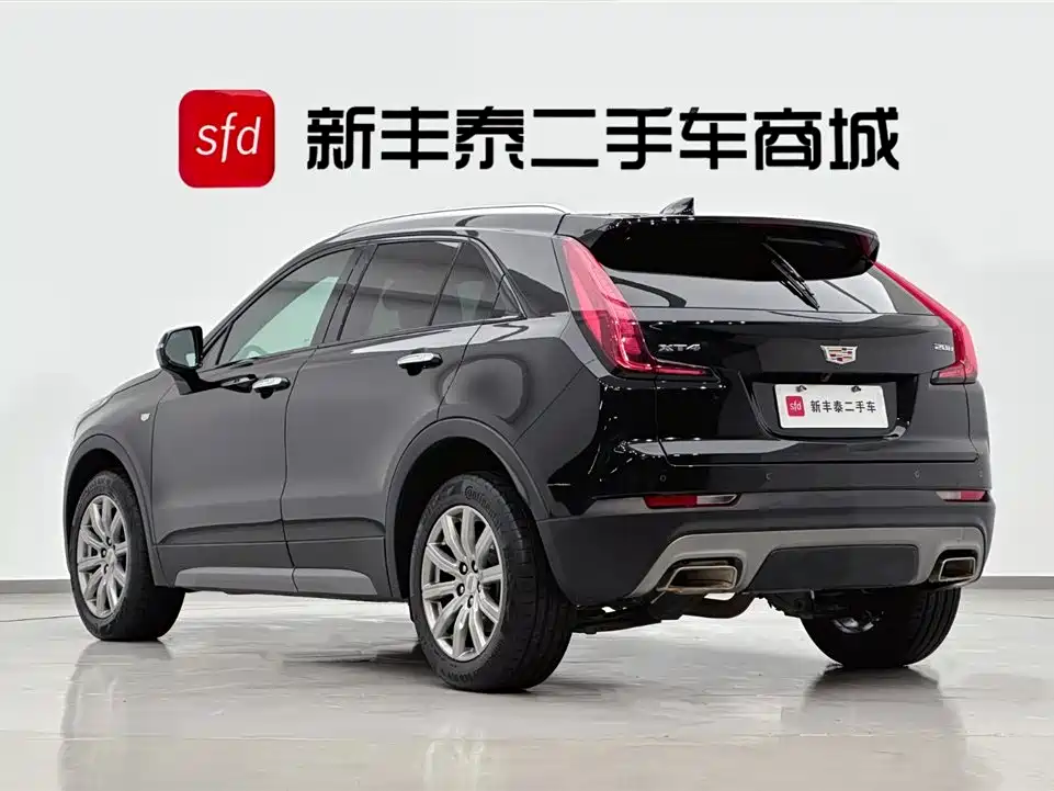 CADILLAC XT4