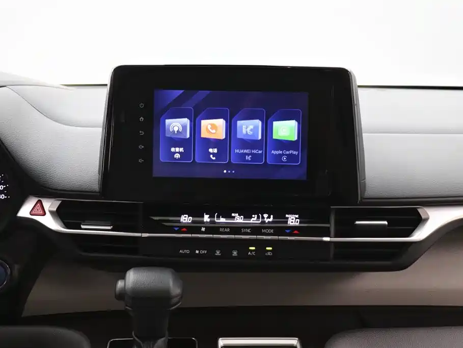 Toyota Granvia 2023 2.5L Hybrid Luxury Edition фото 17