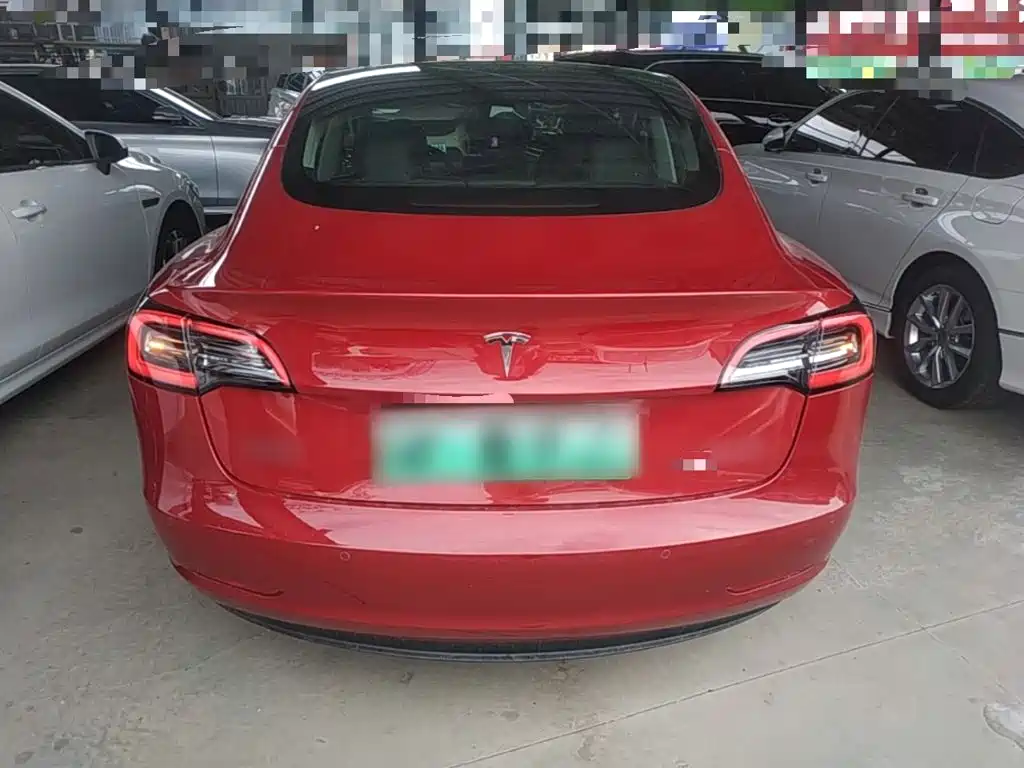 Фото 6 - Tesla Model 3