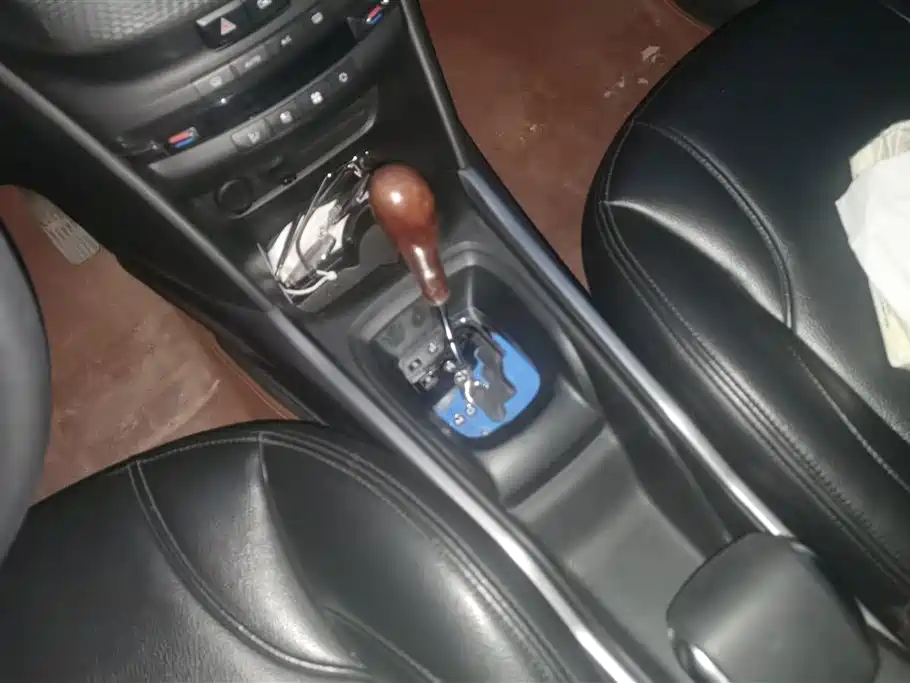 Peugeot 2008 2014 1.6L Automatic Fashion Edition фото 16