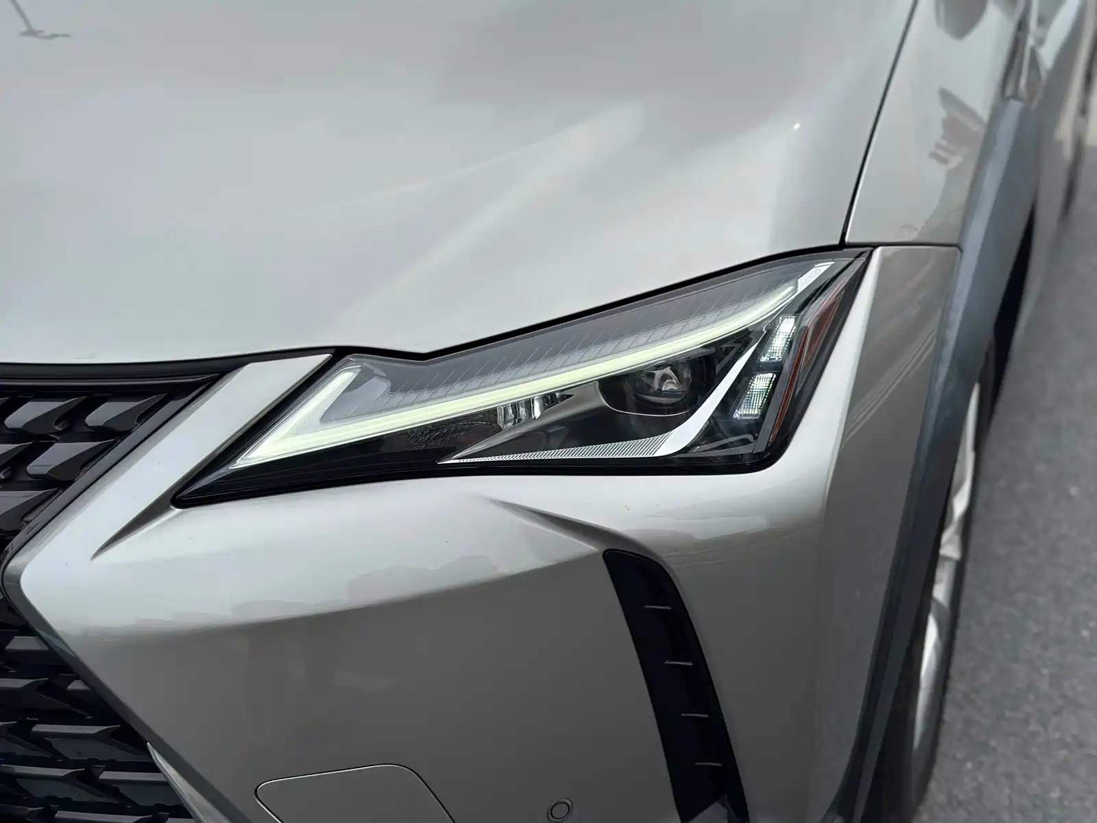 Фото 17 - Lexus UX
