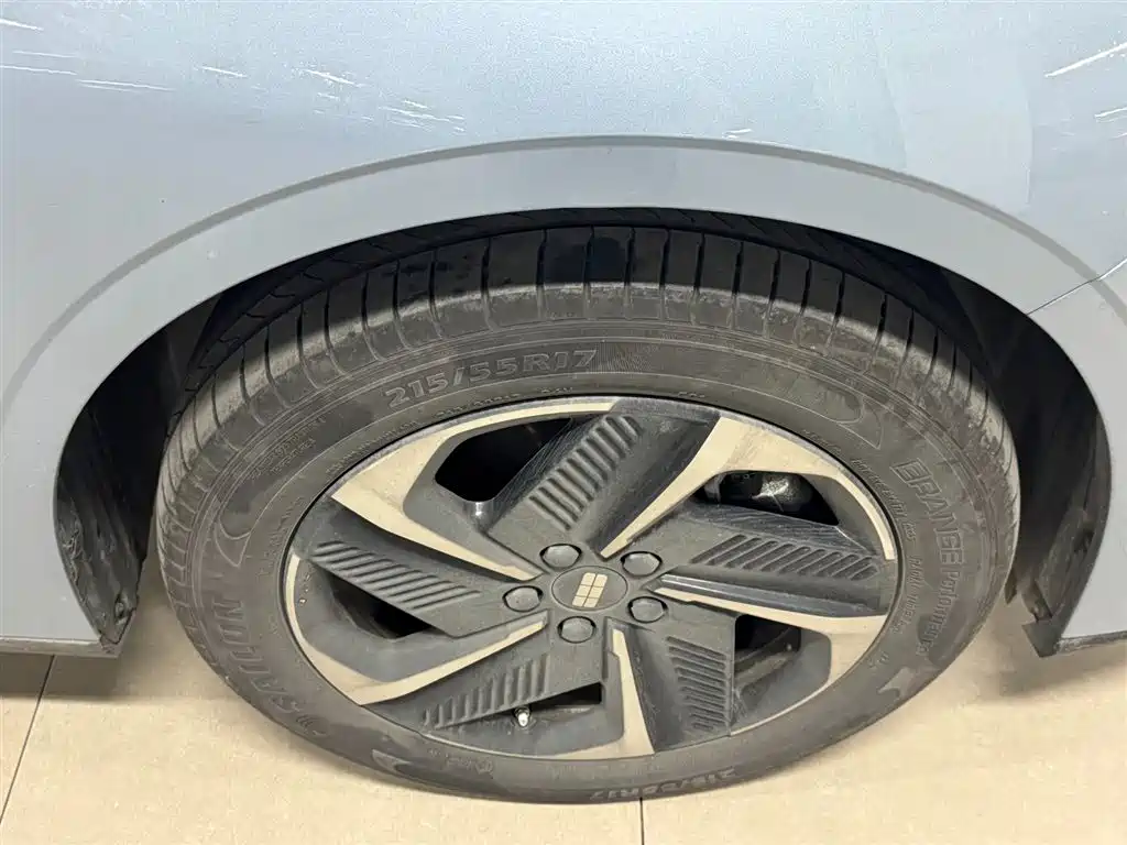 Geely Galaxy Galaxy L6 2025 EM-i 140km Starship Edition фото 13