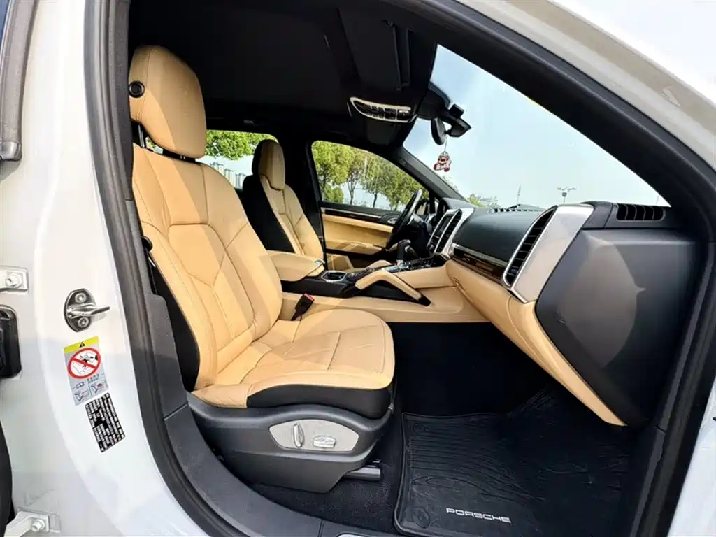 Porsche Cayenne 2014 Cayenne Platinum Edition 3.0T фото 16