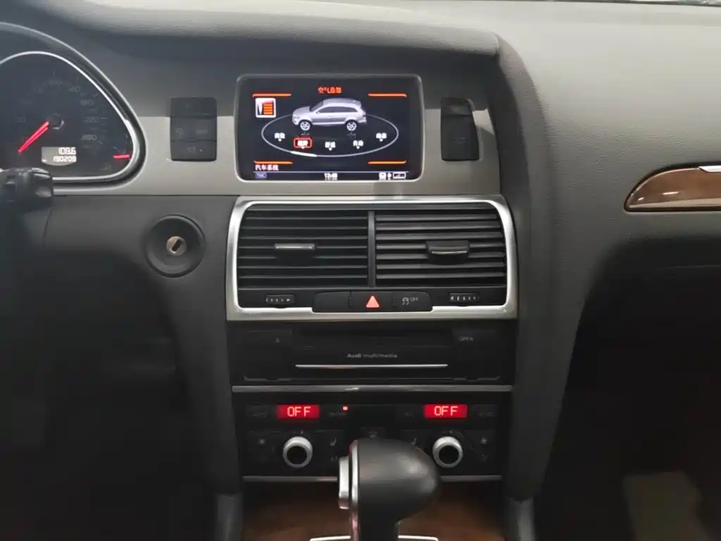Фото 13 - Audi Q7