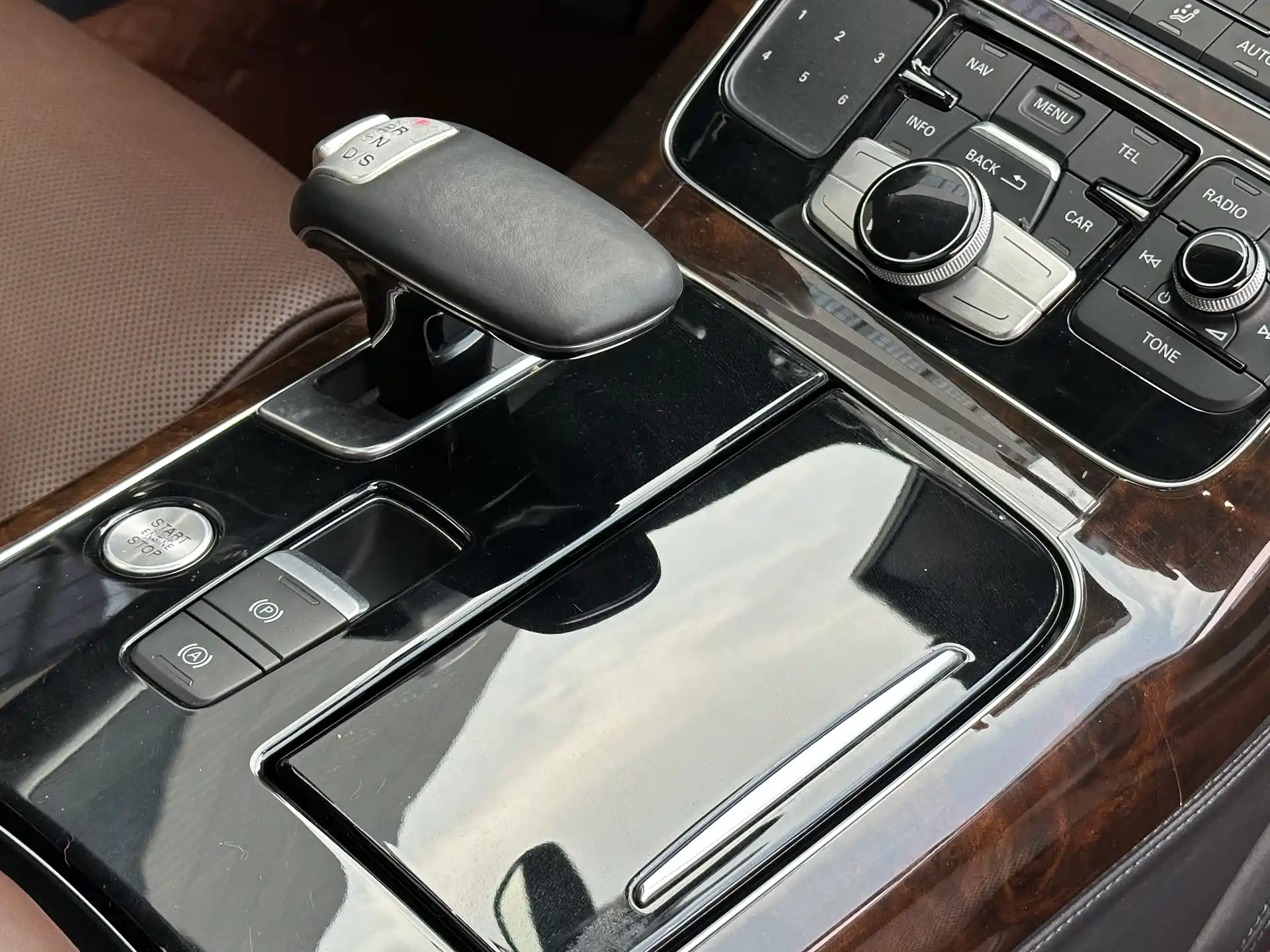 Фото 17 - Audi A8