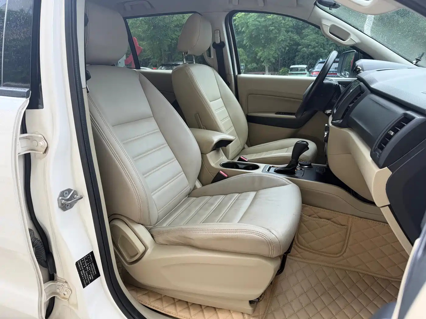 Ford Everest 2016 2.0T Gasoline Automatic 4WD Luxury Edition фото 13