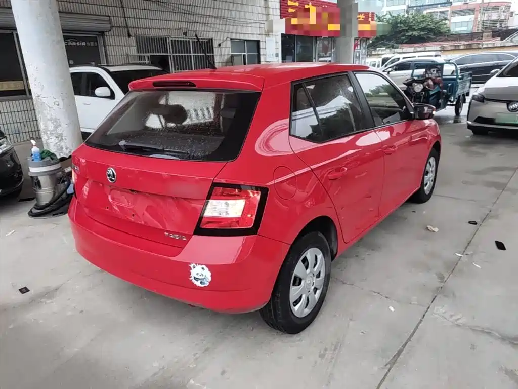 Škoda Fabia 2015 1.4L Manual Advance Edition фото 7