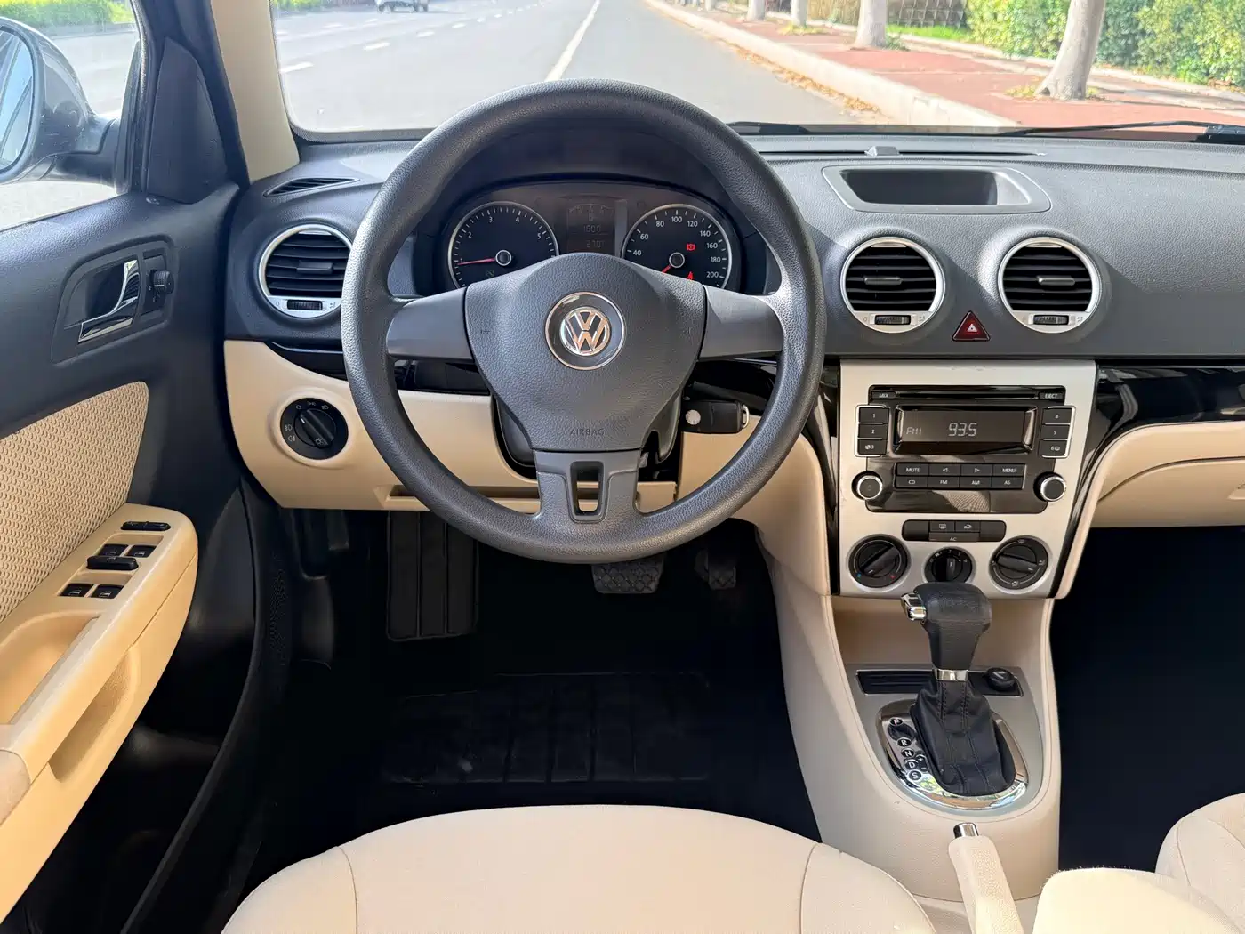 Volkswagen Lavida 2011 1.6L Automatic Leisure Edition фото 10