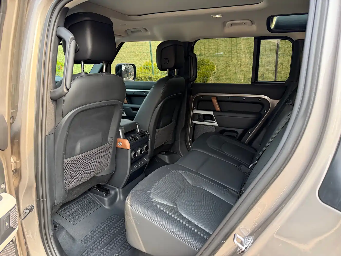 Land Rover Defender 2022 110 P400 X-DYNAMIC HSE фото 5