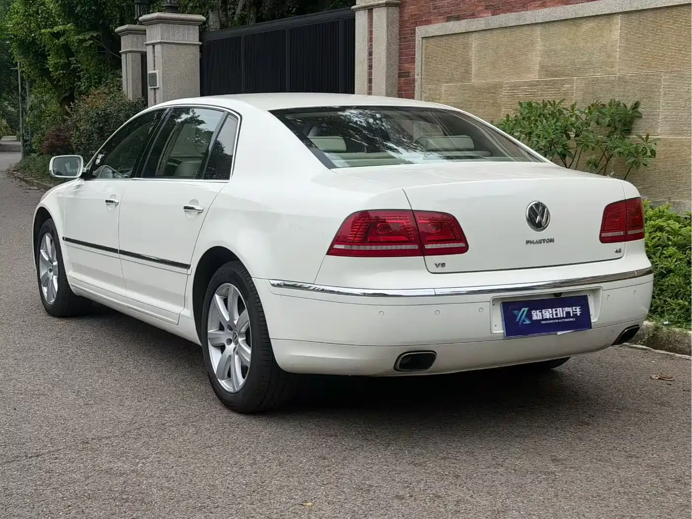 Volkswagen Phaeton 2012 3.6L Premium Custom фото 9