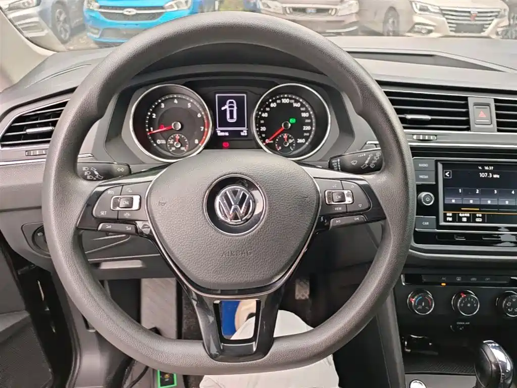Volkswagen Tiguan L 2018 Facelift 330TSI Automatic 2WD Trend Edition фото 11