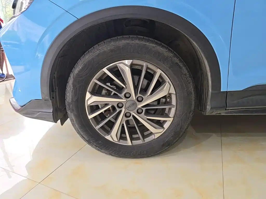 Фото 23 - Geely Coolray
