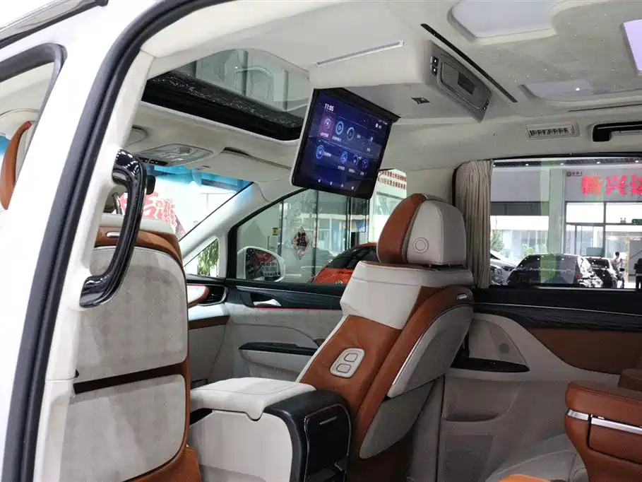 Buick GL8 2021 ES Landlord 653T Premium фото 11