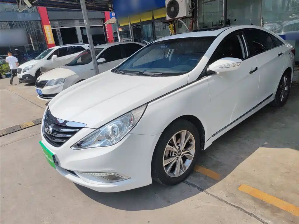 Hyundai Sonata 2015 Classic 2.0L Automatic Luxury Edition