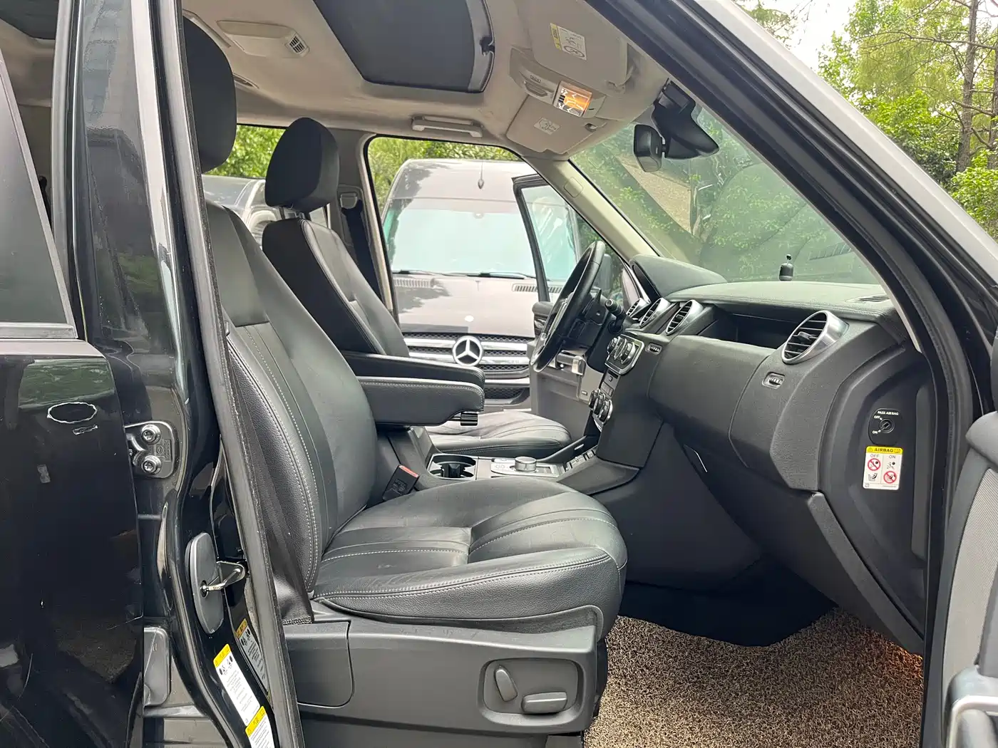 Land Rover Discovery 2015 3.0 SDV6 HSE Diesel фото 8