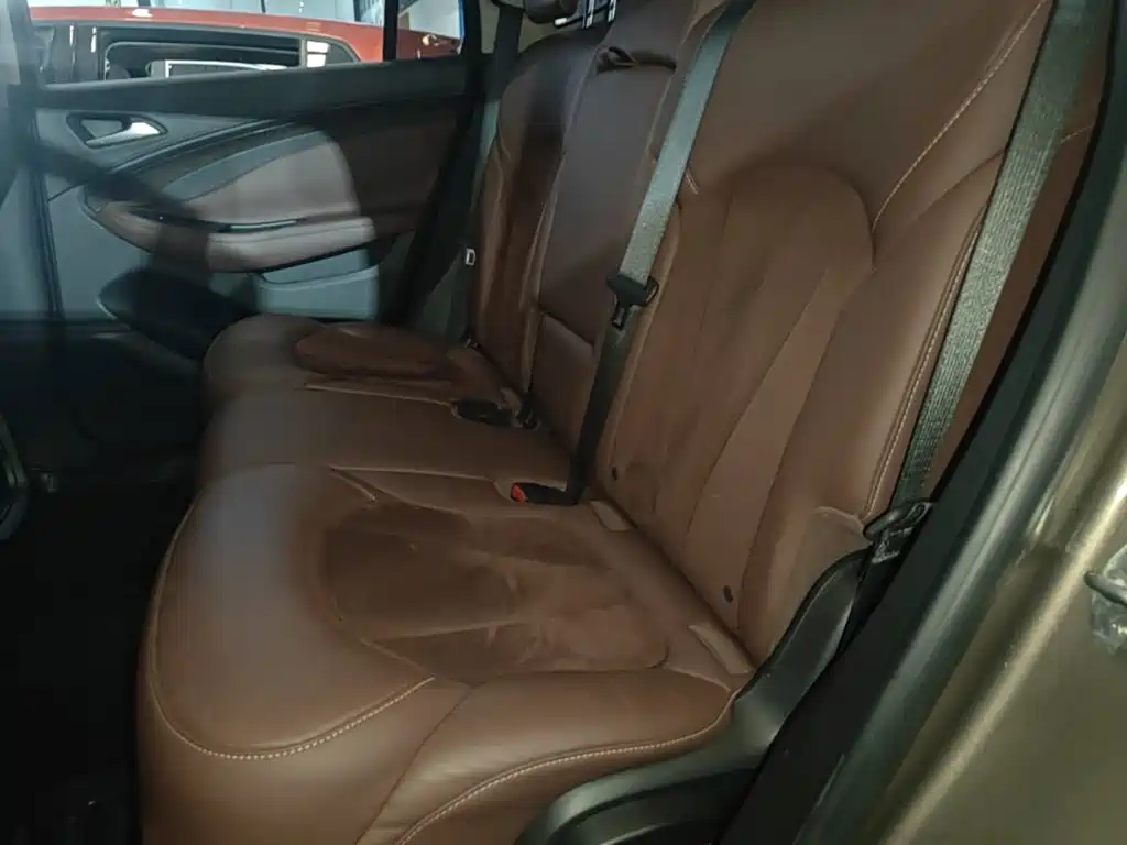 Фото 14 - Buick Envision Plus