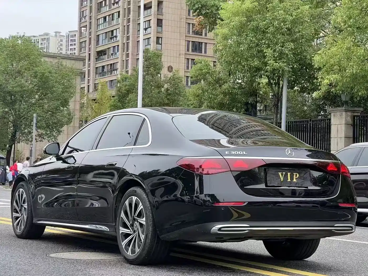 Mercedes-Benz E-Class 2024 Model E 300 L Luxury фото 7