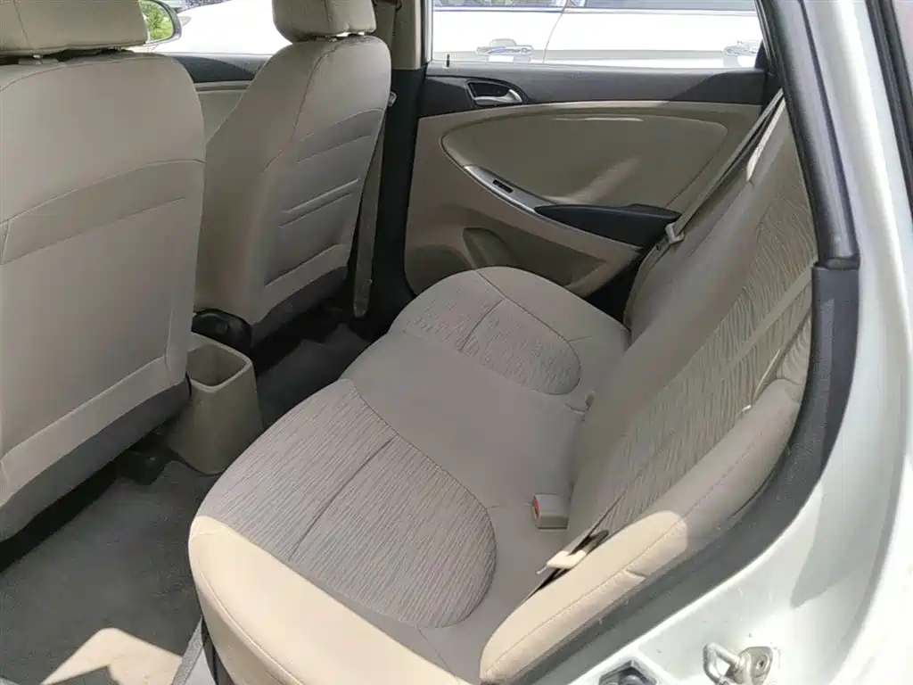 Hyundai Verna 2014 1.4L Manual Smart GLS фото 17