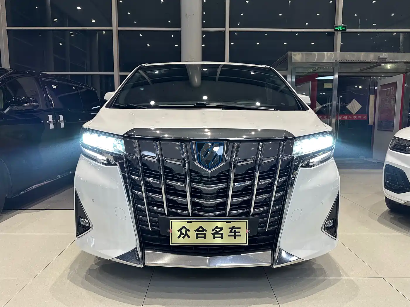 Toyota Alphard 2020 Hybrid 2.5L Premium Edition фото 2