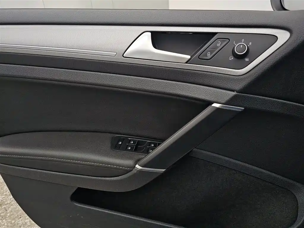 Volkswagen Golf 2018 230TSI Automatic Comfort фото 8