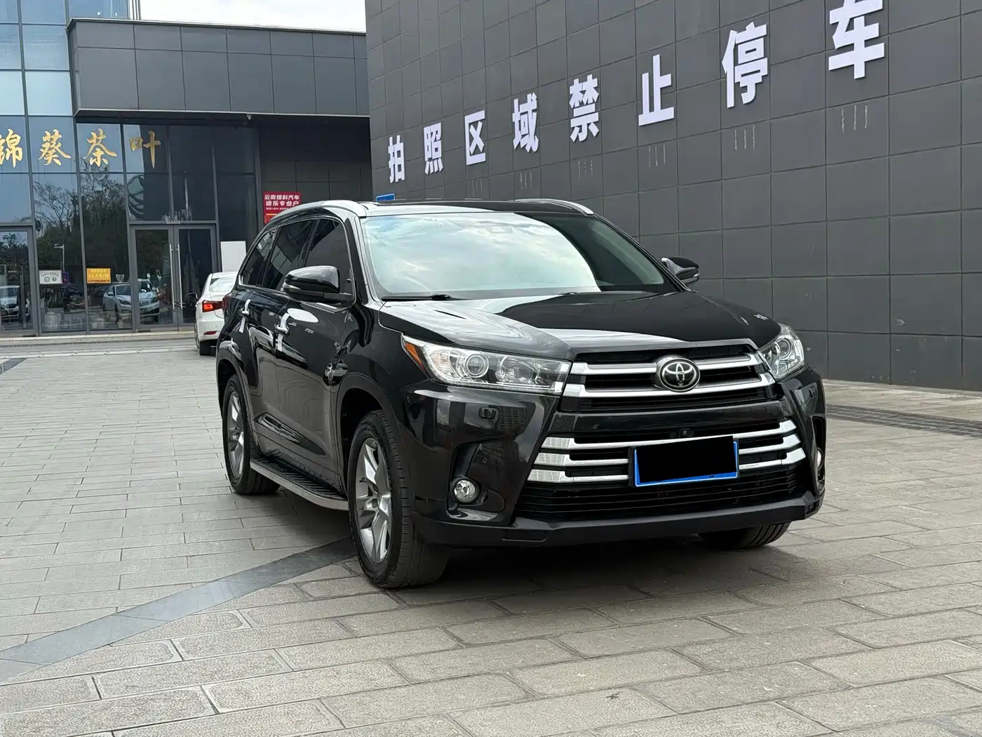 TOYOTA HIGHLANDER