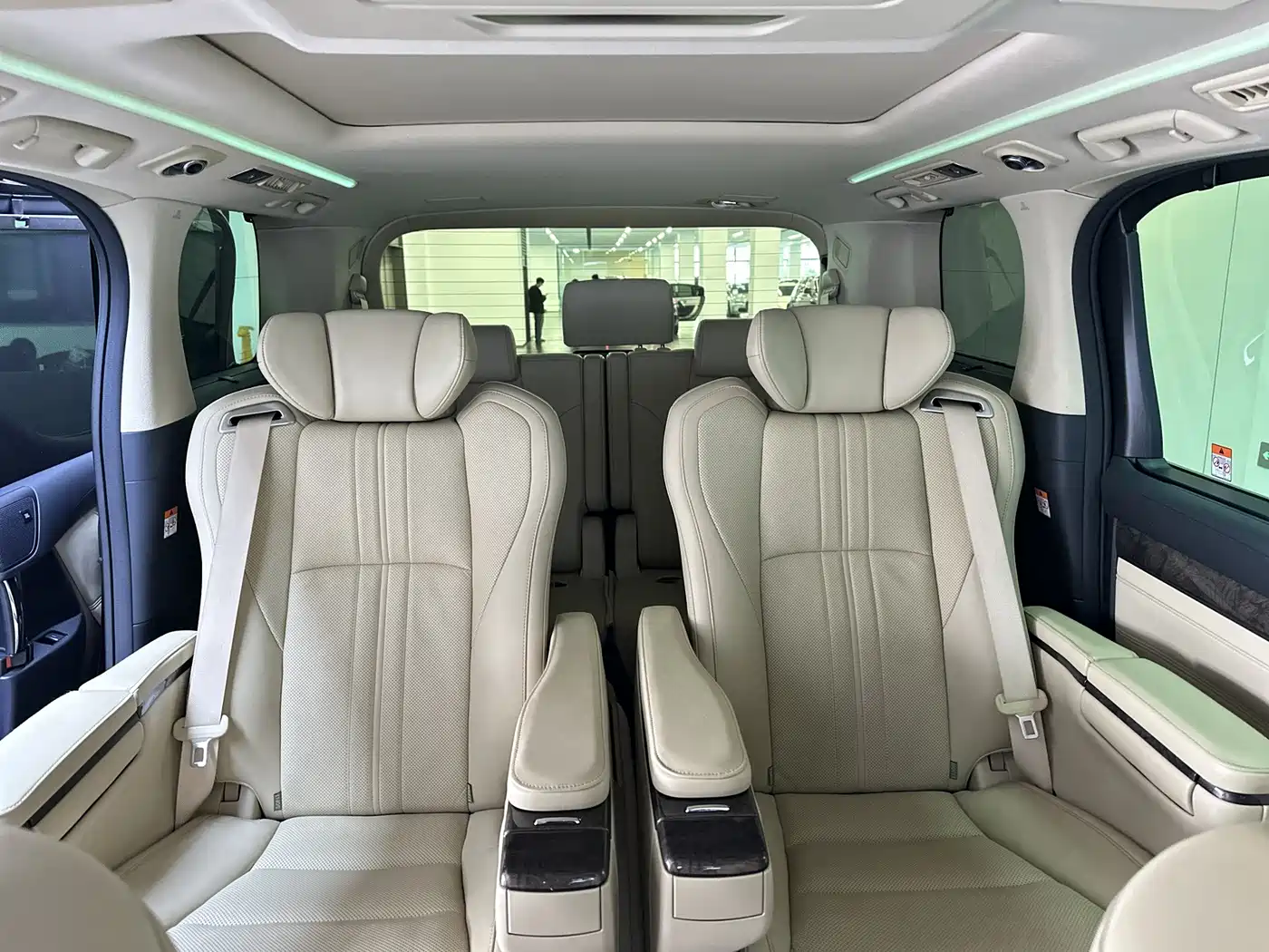 Toyota Alphard 2021 Hybrid 2.5L Ultimate фото 17