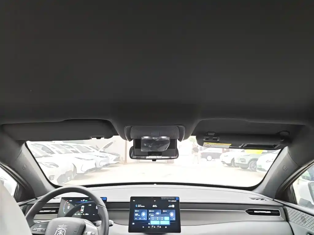 BYD Qin PLUS 2026 DM-i Smart Edition 128KM Progressive фото 18