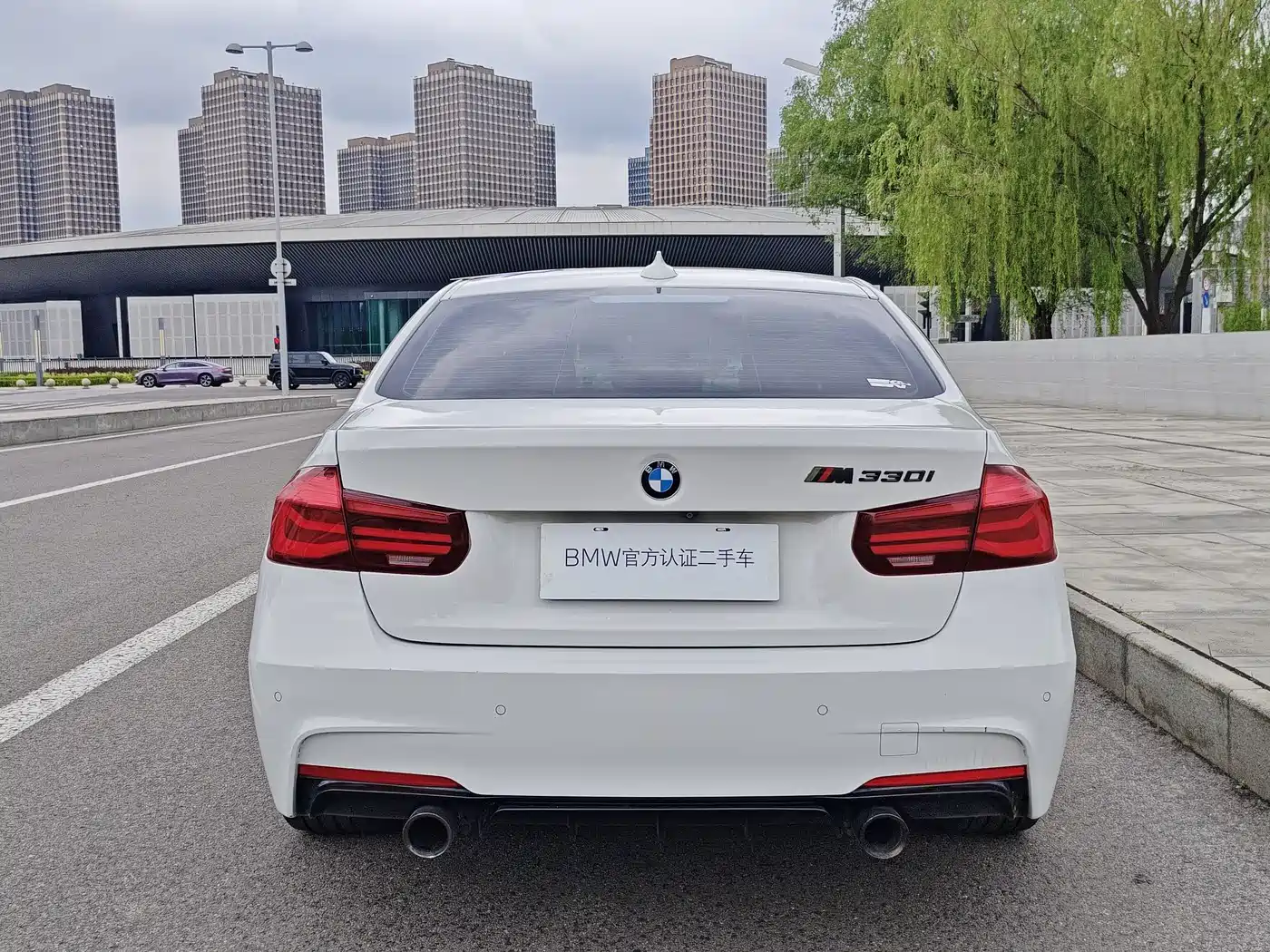 BMW 3 Series 2019 320i M Sport Black Night Edition фото 3