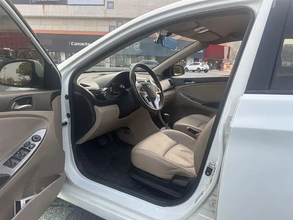 Hyundai Verna 2014 1.4L Automatic Smart GLS фото 7