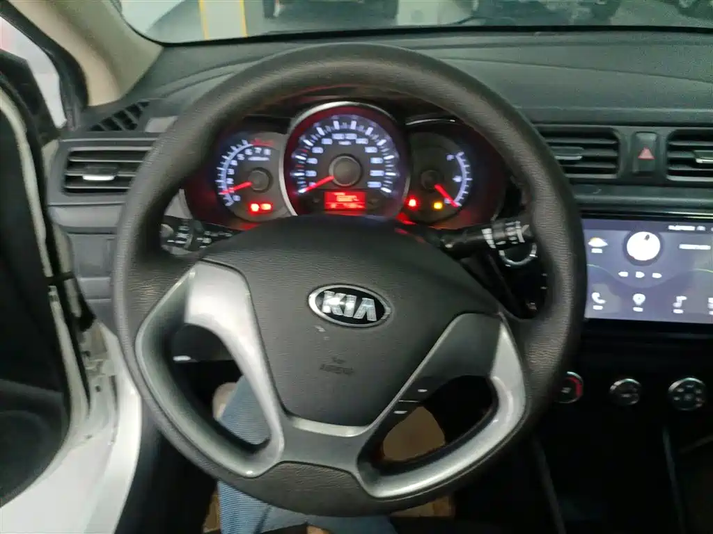 Kia K2 2015 Sedan 1.4L MT GLS фото 11