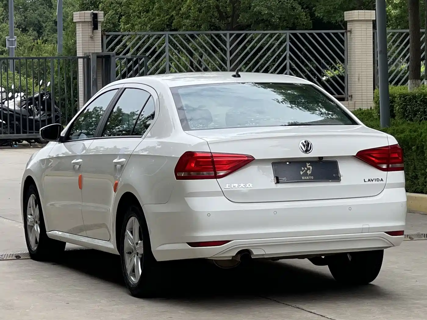 Volkswagen Lavida 2017 1.6L Automatic Trend Edition фото 4