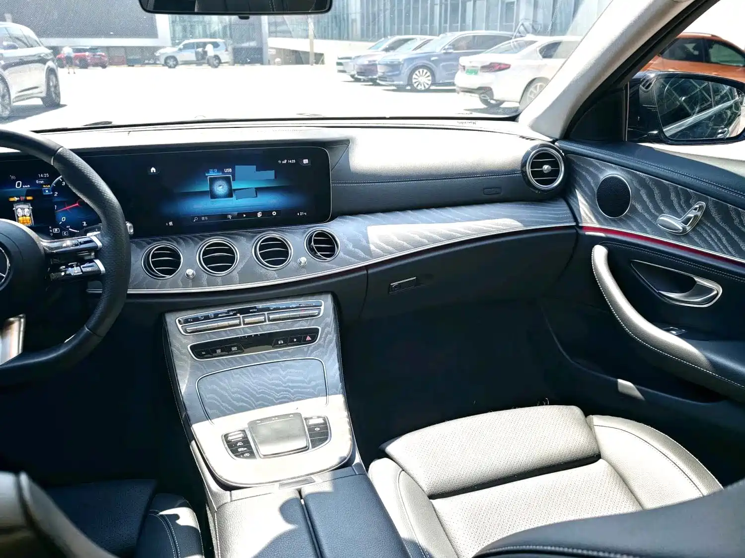 Фото 8 - Mercedes-Benz E-Class