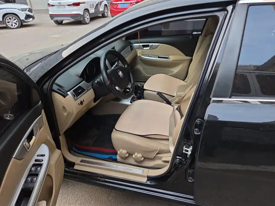 Buick Excelle 2013 1.5L Manual Classic Edition фото 9