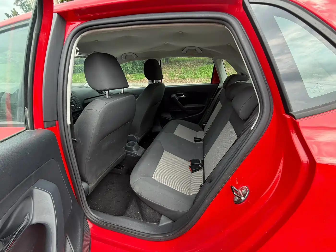 Volkswagen Polo 2014 1.4L Manual Trend Edition фото 6