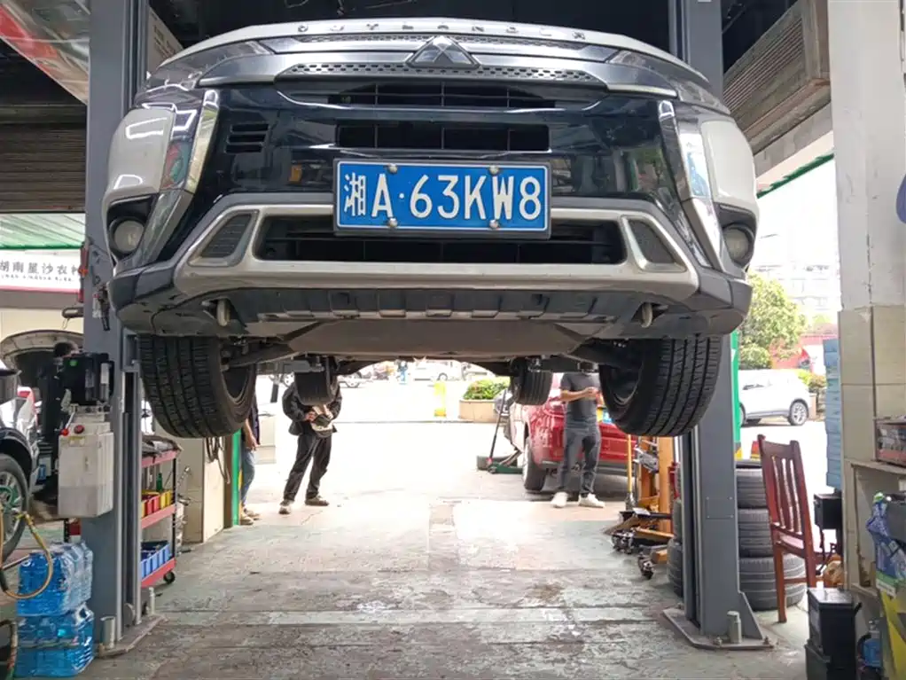 Mitsubishi Outlander 2019 2.4L 2WD Premium Edition 5-seater China V фото 25