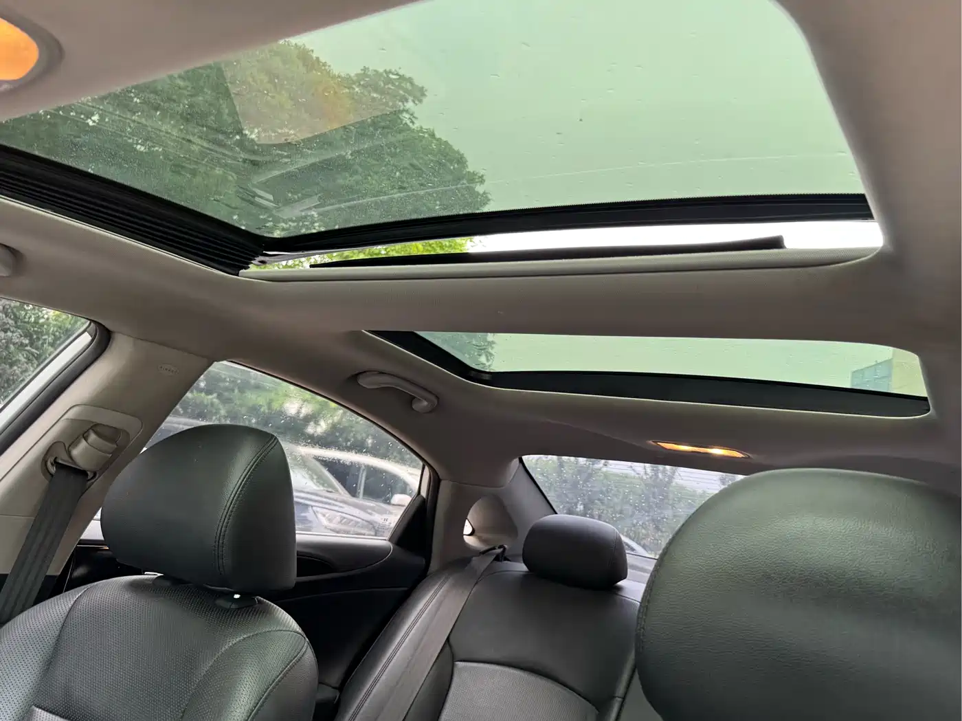 Hyundai Sonata 2014 2.0L Automatic Luxury фото 15