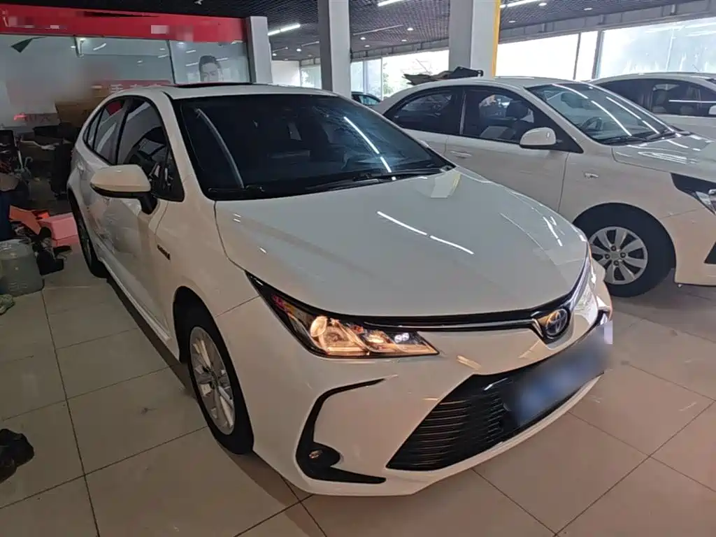 Toyota Corolla 2021 Hybrid 1.8L E-CVT Elite Edition фото 4